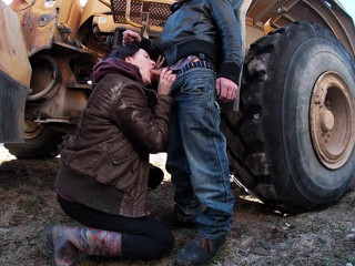 Hera Harding: Country babe is sucking a worker's dick