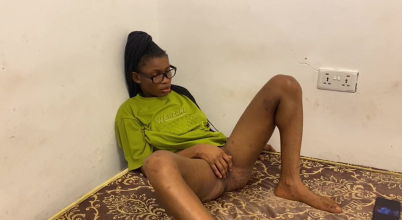 Seggzdotcum: 내 남자의 집에서 내 옆 자지로 나를 따먹기 위해 오는 것