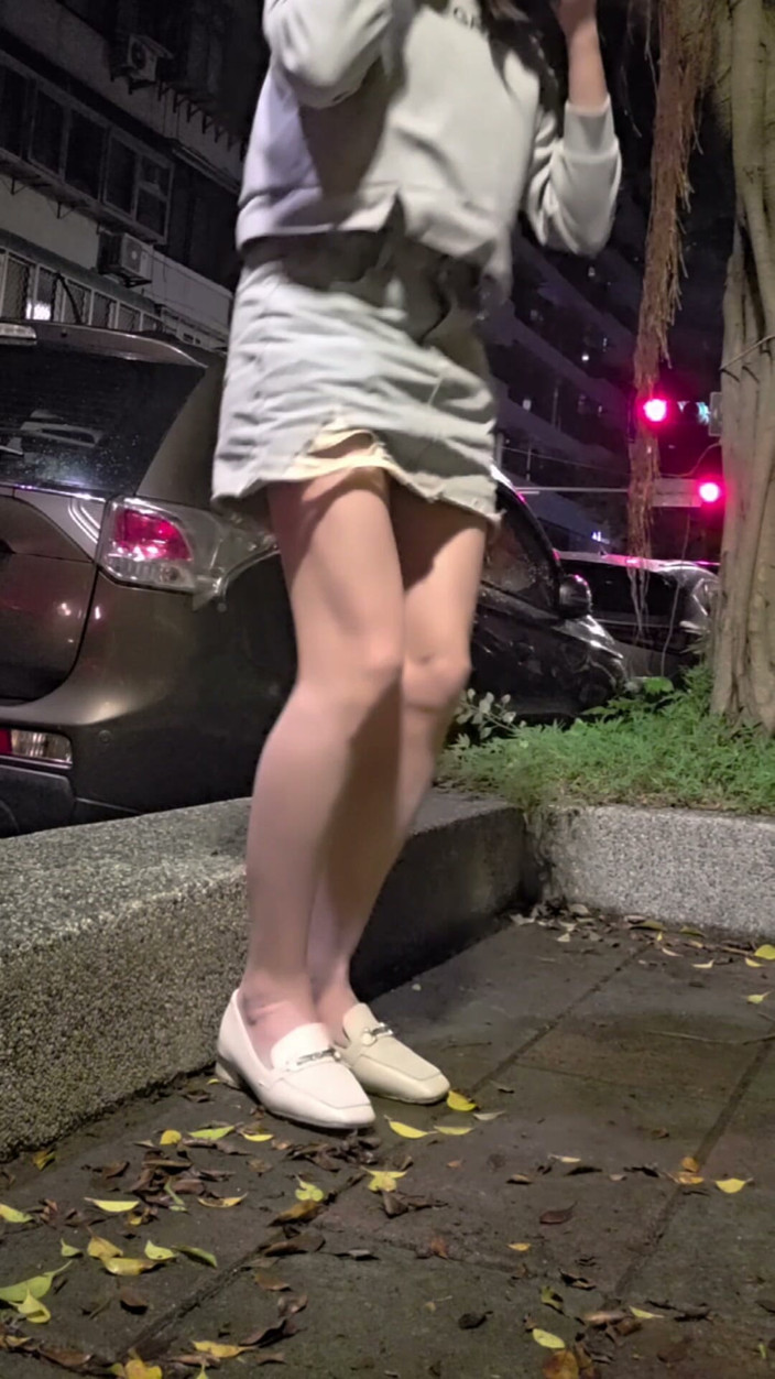 Taiwancdgirl: La trappola Tingxuan sollevò la sua gonna corta all'aperto