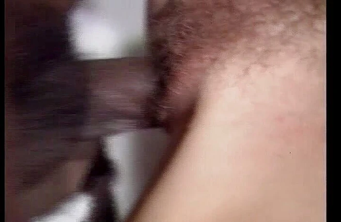 Hot Girlz: Stout blond meisje pijpt en wordt gepenetreerd door een onschuldige...