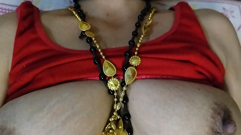 Xoxo Times: Bhabhi a introdus jucăria sexuală în pizdă și a scos sucul de...