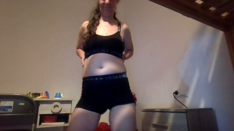 Candelita42: Ballare con il mio nuovo completo di reggiseno e mutandine