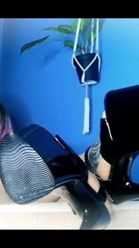 Lady Angela Black Plesers Vaping MILF