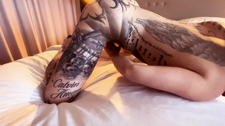 Miss Alessa Milano: Masturbation avec mes mains divines