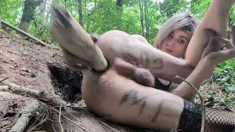 Heather Ashley: Heather fickt sich mit stick als dildo