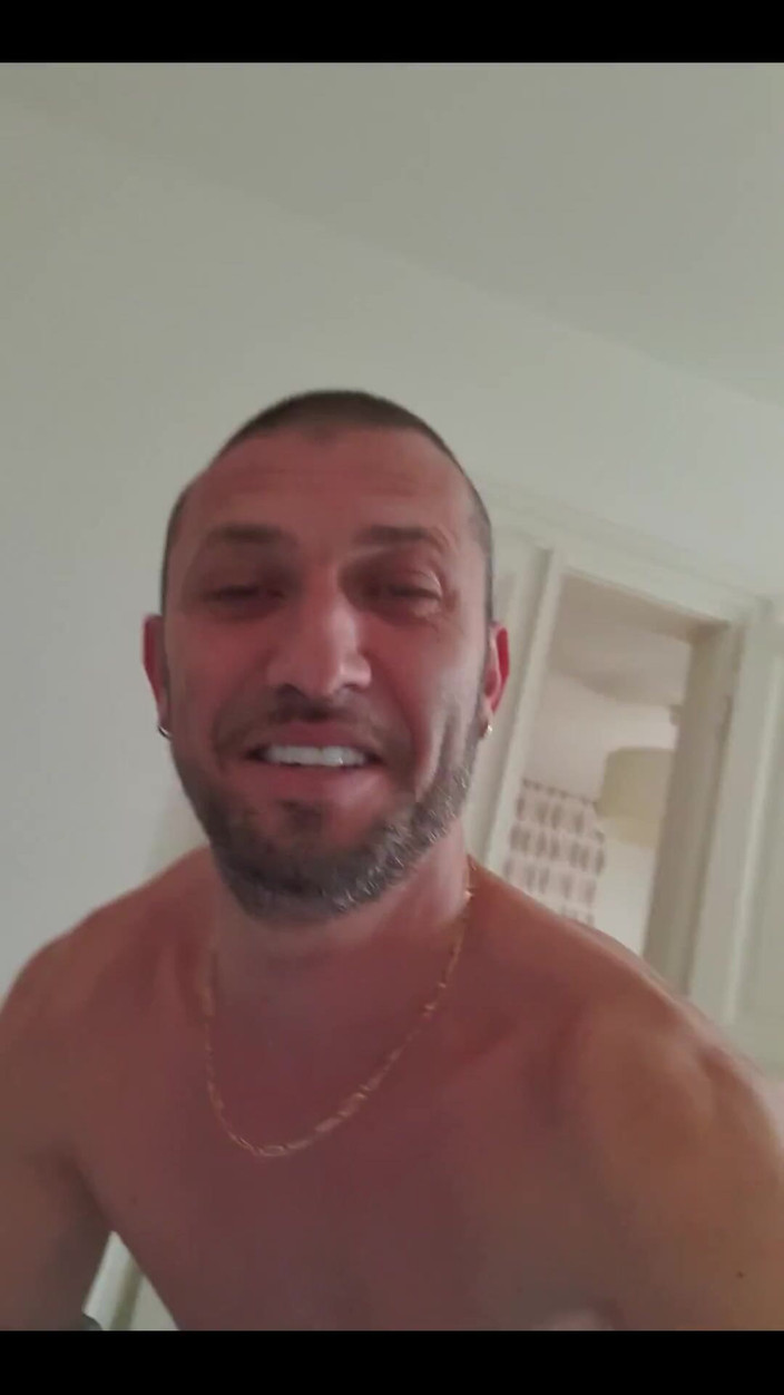 Boy jerking off: Buenos días
