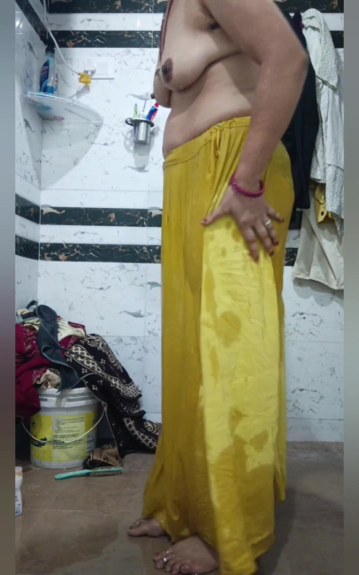 Priyahot77: Priya Bhabi New Style Body Show