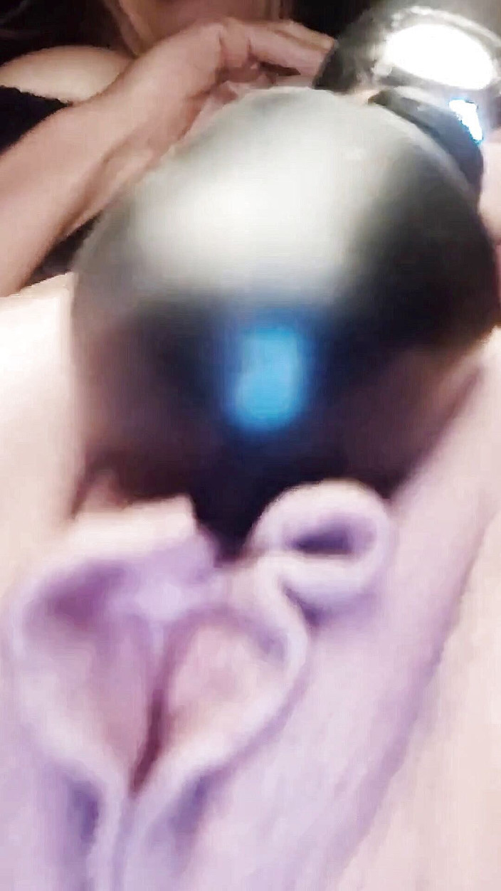 Julia Longlip Homemades: Sex Tape! Podvádějící manželka nadržená masturbuje na Tik Tok