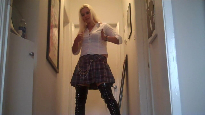 Cryptostudios: Tabitha - ballbusting 240