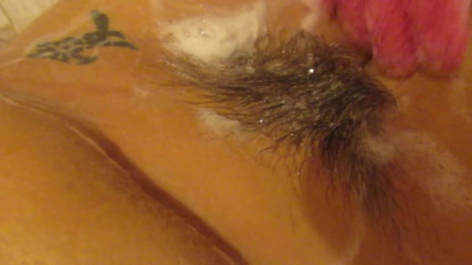 Cuteblonde666: Washing my hairy cunt and ass. Playing with pussy hairy