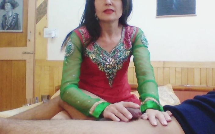 Bolly Karma: 나는 그에게 그의 생일을 위해 내 달콤한 손을 선물로 줬어 흑인 대물