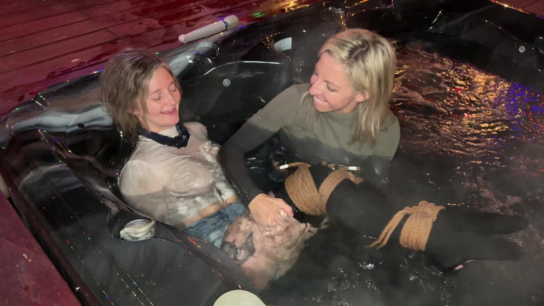 Lora Cross: Przygody brudnej niewoli z Peytonem i Lorą Cross