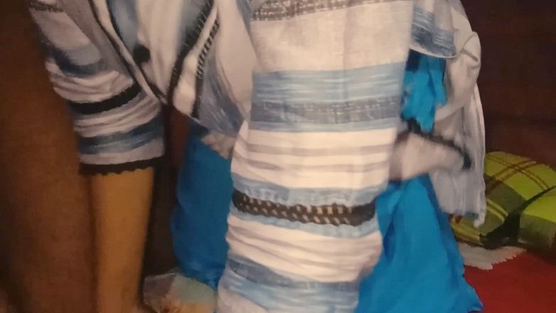 Deshi women: Indická dívka s velkým zadkem Tasneem šla velkým ptákem na Valentýna