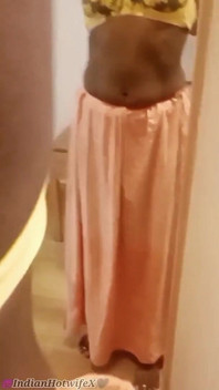 Soție curvă desi tamilă Renu muie adâncă în gât pentru taur, încornoratul privește! Indianhotwifex