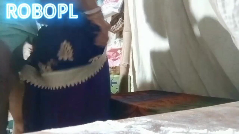 Robopll: Desihousewife fodida em Bulu Saree em Ghori Stallage (robopl)