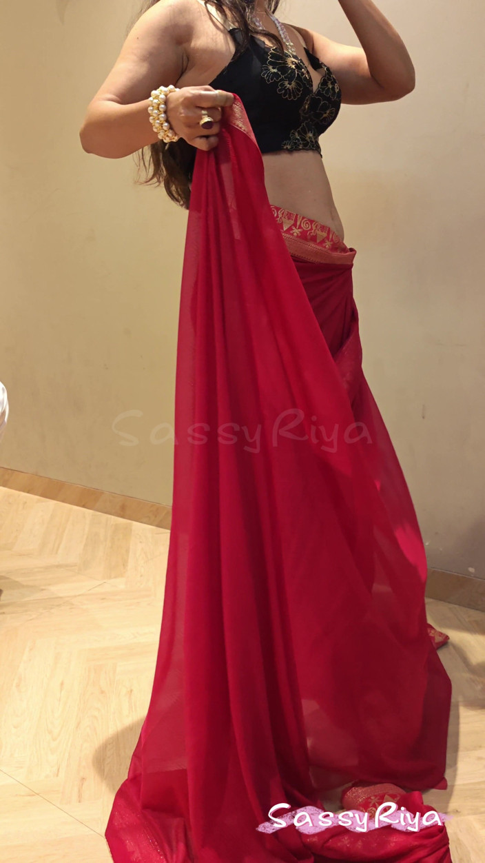 Sassy Riya: Sassy Riya Wearing Saare