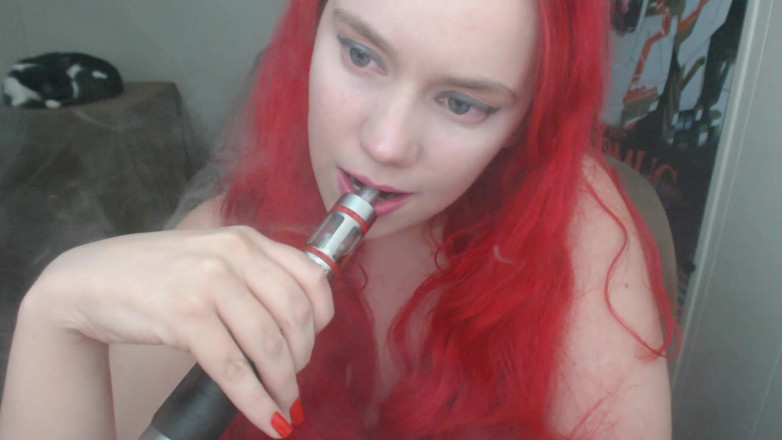 Scarlet Vixen: Flirty Vaping