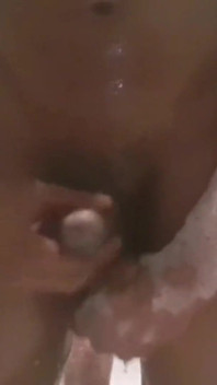 Nata4sex strök min stora svarta kuk i badet