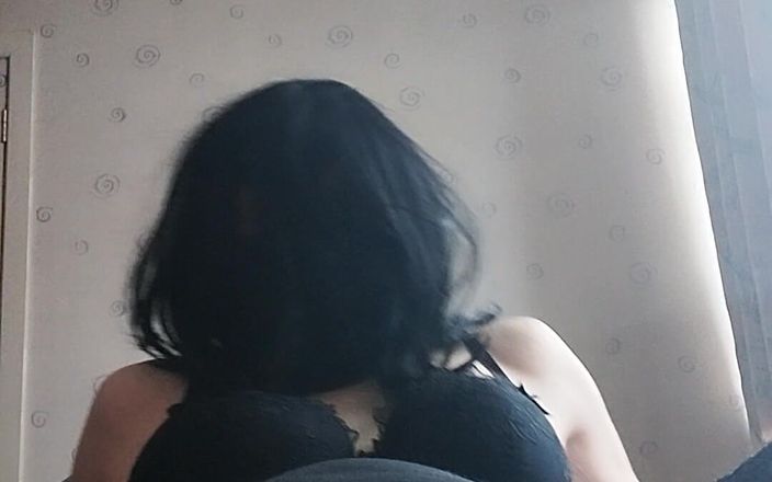 Cindy Belfast: Plugged Sissy Cums ve spodním prádle