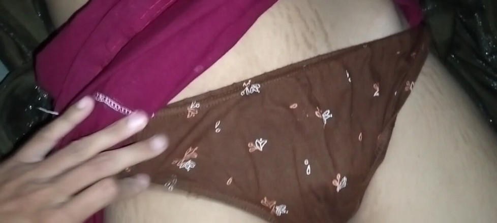 Adrowpower: Des femmes mignonnes se doigtent la chatte