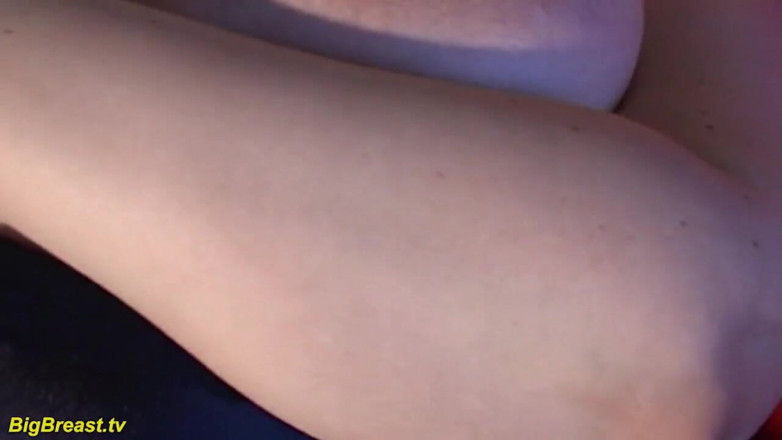 Big Breast: Caliente grandota madura juega con sus extrema tetas monstruosas