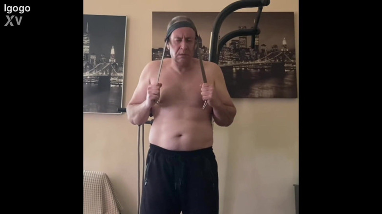 Alex Igogo: Mira mi solo