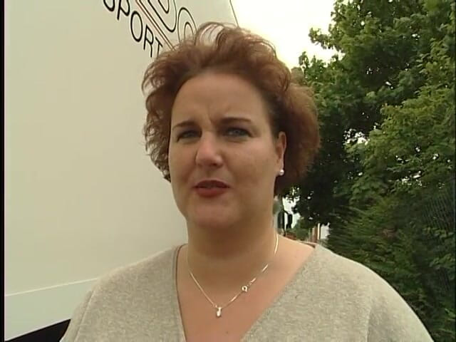 Xfucks: Zralá velká kráska ukazuje prsa venku