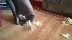 Carmen_Nylonjunge: Toast rozdrcené plátky