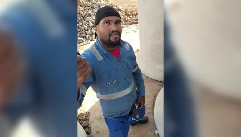 TheBlacKHunterr: Sebelum pulang, pekerja memberikannya pada kerja