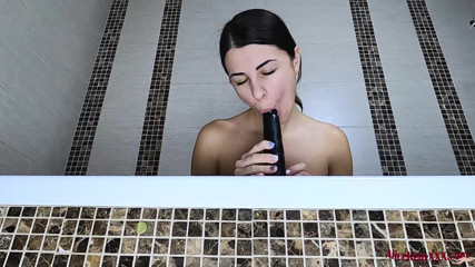 Alice KellyXXX: Sexy brunette washes body and play anal dildo in shower -...