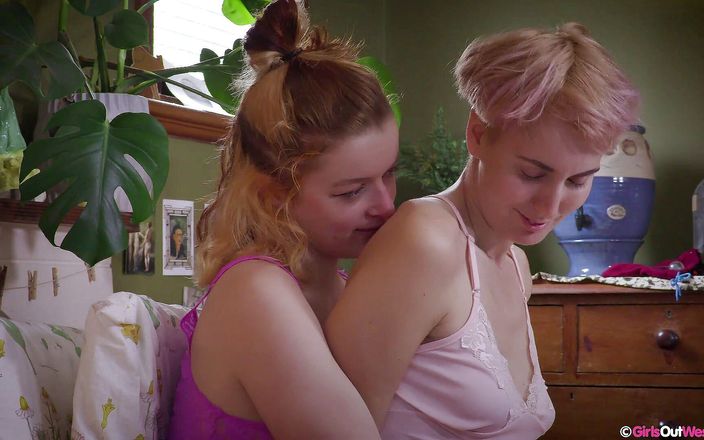 Girls Out West: Lesbiene păroase Jessie și Ray se joacă cu dopuri de fund și își...