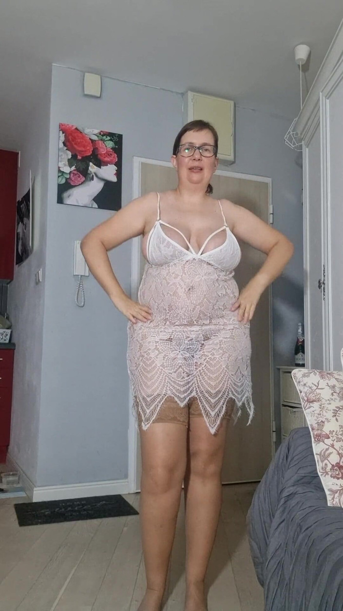 QueenJoo: Exposed Butt and Bare Tits, Hairy Pussy