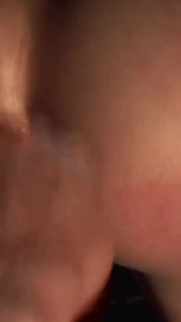 Sumisa morena toma gran polla en su culo