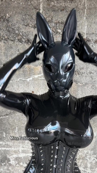 Heavy Rubber Bunny Girl