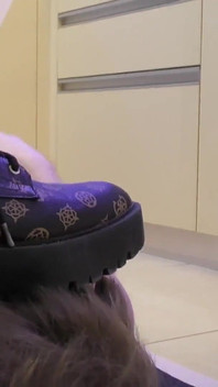 Azgın kölemi ateşli esmer bir hatunla yüzüm eziyor