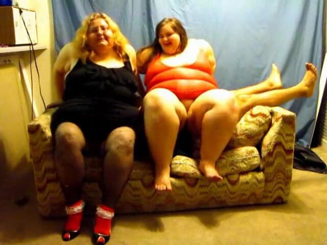 BBW nurse Vicki adventures with friends: Nurse Vicki and Angie in double face sitting squashing video