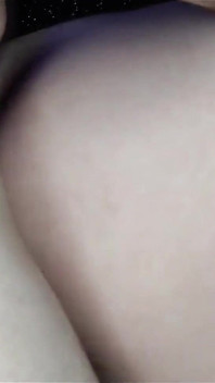 Saftige MILF hat einen süßen creampie in ihre muschi