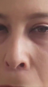 黑发女郎为一个德国人吮吸鸡巴和性交