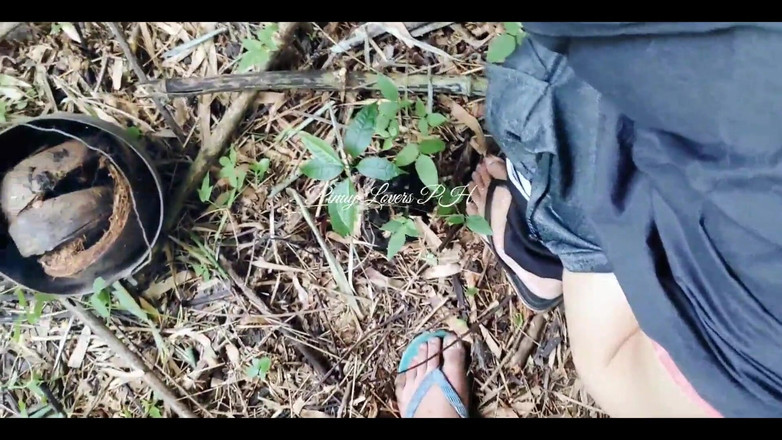 Vixenn Cruz: Pinay stiefschwester fickt den penis des stiefbruers im wald