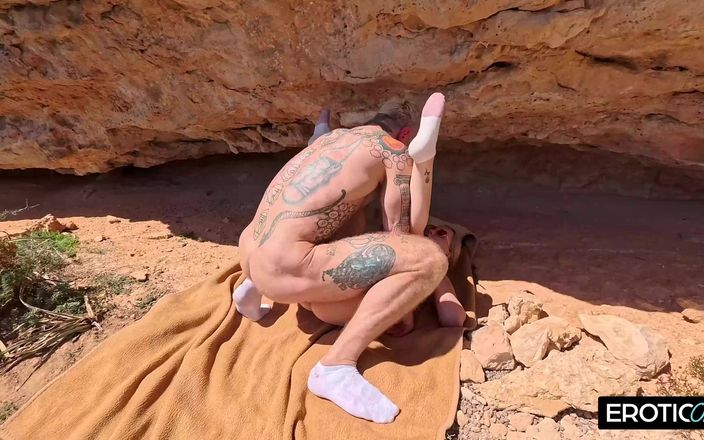 German bitch hunter: Blonde Duitse babe ontmoet buiten een vreemde