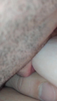 Ma femme supplémentaire me suce la bite à la maison