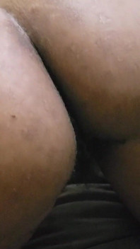 Sie können wunderschöne frauen mit großen nackten Ärschen sehen, die ihre liebeslöcher geleckt und auf porno tube mit dickem hintern gefickt werden