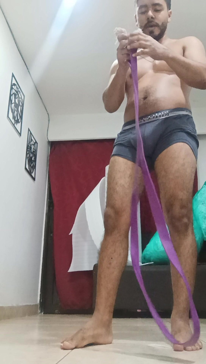 Tommhot: 집에서 운동하는 털이 무성한 라틴계 섹시녀