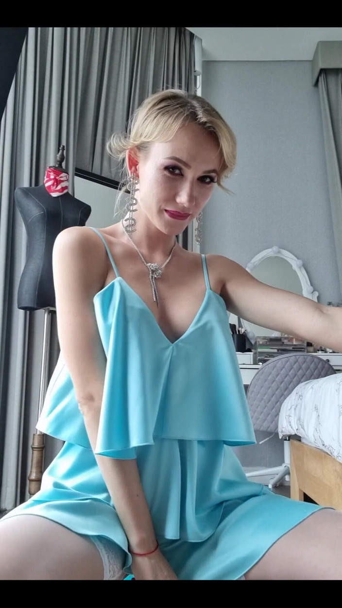 Angel The Dreamgirl: Blå klänning