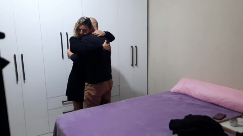 Gabi SweetCouplesStories: Evli kadın bir geziye çıktı ve üvey babasından üvey kızına bakmasını istedi, ancak...