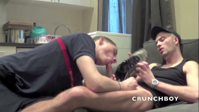 Sneaker gay: Humiliation des pieds par Fabien et un garçon bisexuel