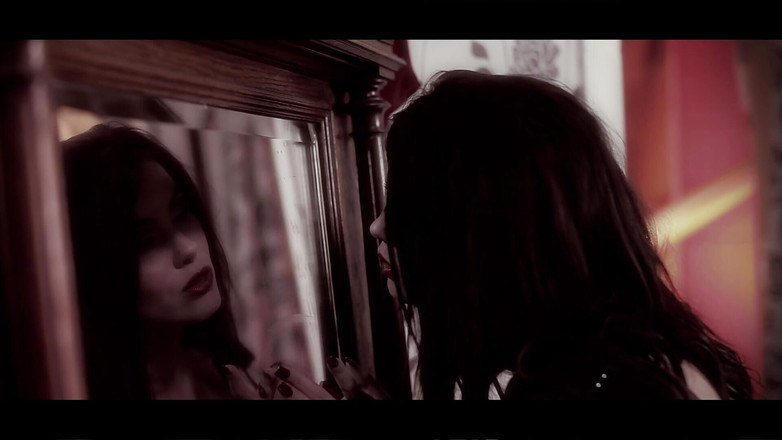 My Porn King: Збуджена дівчина смокче величезний ділдо, перш ніж мати його всередині