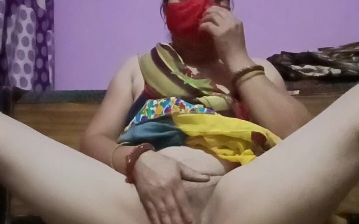 StepSiblingCaught: 섹시한 핑크색 보지를 핑거링하는 인도 아줌마
