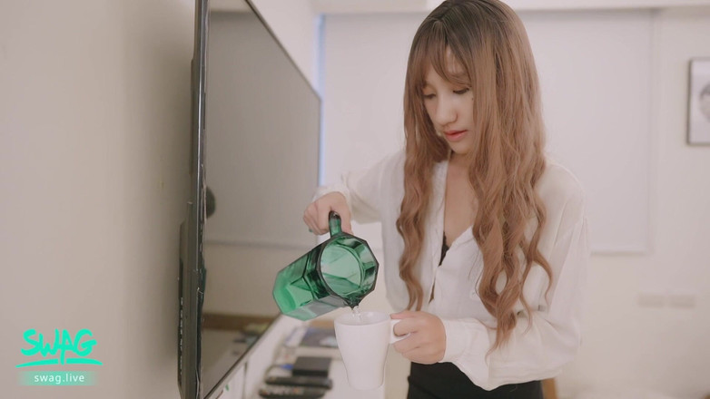 SWAG.live: Азіатський агент з нерухомості отримує кремпай від збудженого клієнта