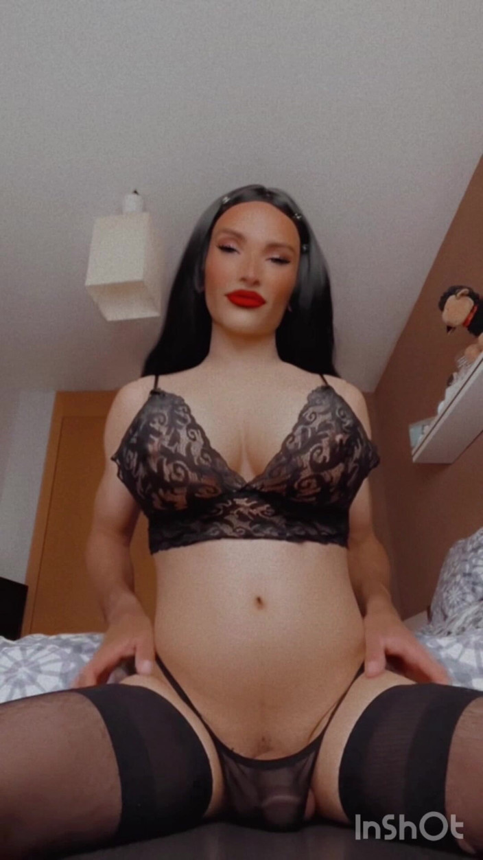 Sissy Slut Brianna: Ik laat je heel langzaam mijn grote tieten zien